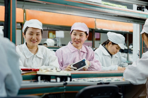 苹果要求供应商转向机器人制造