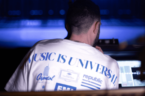 UMG 联乘 Awake NY 推出「Music is Universal」限量胶囊系列