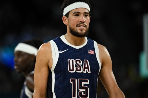 传闻 Devin Booker 下赛季将换球衣号码改穿 15 号