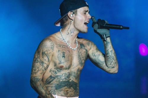 Justin Bieber 全新专辑《SWAG》20 首曲目名称率先曝光