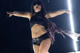 Charli XCX《Music, Fashion, Film》首登 Billboard 200 第 3 位，创下个人最高首周成绩