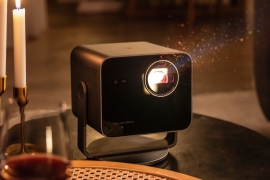 Leica Cine Compact 1：口袋级 4K 迷你投影仪，投出大银幕震撼