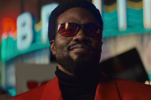 Yahya Abdul‑Mateen II 与 Ben Kingsley 领衔主演 Marvel 最新后设讽刺影集《神力人》