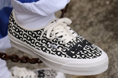 COMME des GARÇONS 支线 CDG × Vans 联名 Authentic 鞋款再度迎来补货发售