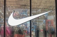 Nike 内部人豪砸千万回购股份，Tim Cook 联同 Elliott Hill 领军加注