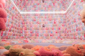 《The Monsters》十周年世界巡回展降临巴黎，LABUBU 欧洲唯一站开展