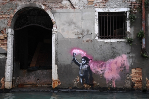 英国创作艺术大学正式任命 Banksy 担任荣誉教授