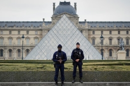 终极神偷：Romain Gavras 执导 1 亿美元 Louvre 大劫案电影