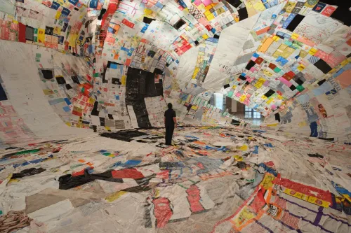 Tomás Saraceno 沉浸式展览《Ancestral Futures》回望过去并展望未来