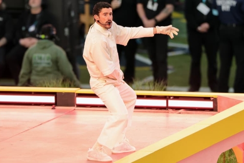 Bad Bunny 于 Super Bowl 中场秀实着曝光未发售 adidas BadBo 1.0「Resilience」新鞋款