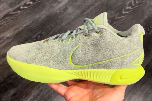 率先近赏 Nike LeBron 21 全新配色「Algae」鞋款
