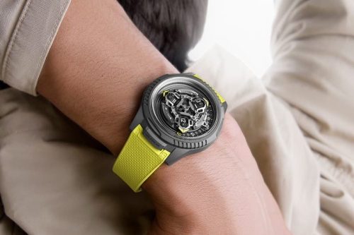 Ulysse Nardin 携手 URWERK 首度联名推出 UR-FREAK 前卫腕表