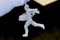 Timothée Chalamet 亲戴《Marty Supreme》钻石项链：超抢眼 iced out 珠宝细节一次看