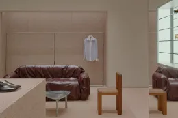 走进 Acne Studios 位于 New York 的极简粉红花岗岩零售空间