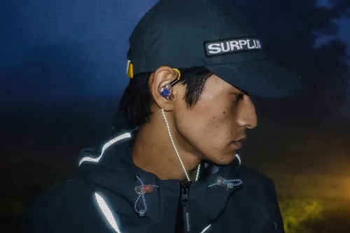 thisisneverthat × SURPLUS RESEARCH 推出 GORE-TEX 3L 冲锋衣与定制入耳式耳机