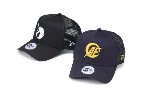 New Era ×《机动战士高达 UC》将作品世界观徽章融入 9FORTY A-Frame Trucker 帽款