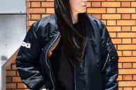 CDG 与 Alpha Industries 以全新海军蓝斜裁设计重塑 MA-1 联乘系列