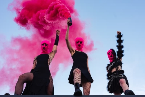 俄罗斯司法部将 Pussy Riot 列为「极端组织」，官方全面封杀这个艺术行动派