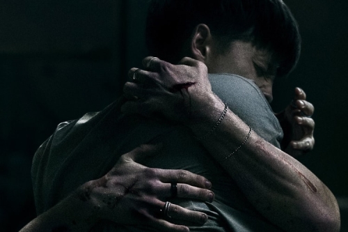 NEON 同志恐怖片《LEVITICUS》正式预告：矫正治疗意外唤醒恶魔力量