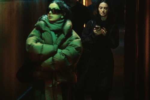 A24 × Charli xcx 全新电影《The Moment》正式登陆 HBO Max