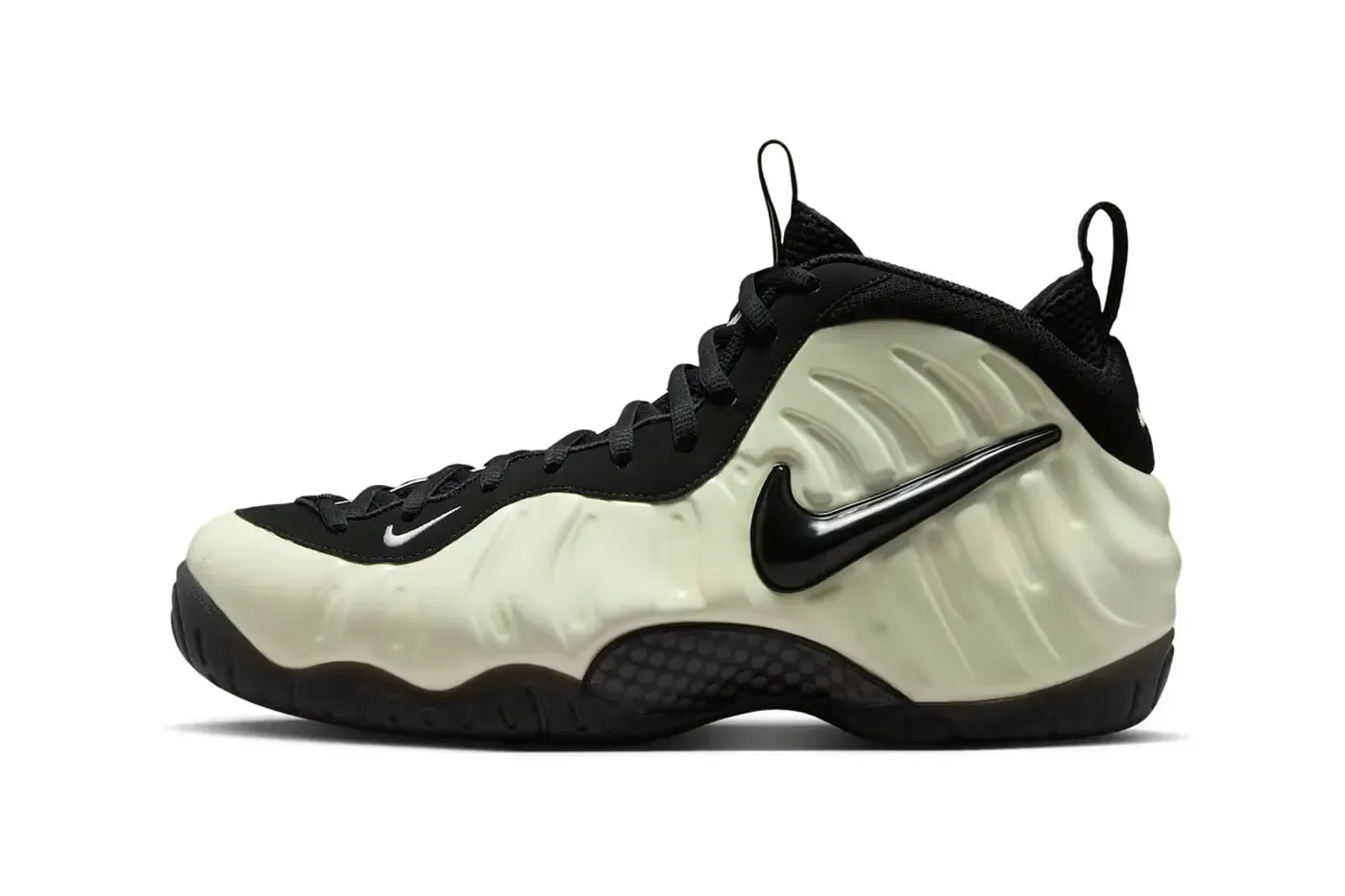 Nike Air Foamposite Pro PRM 全面点亮「Glow in the Dark」夜光鞋壳
