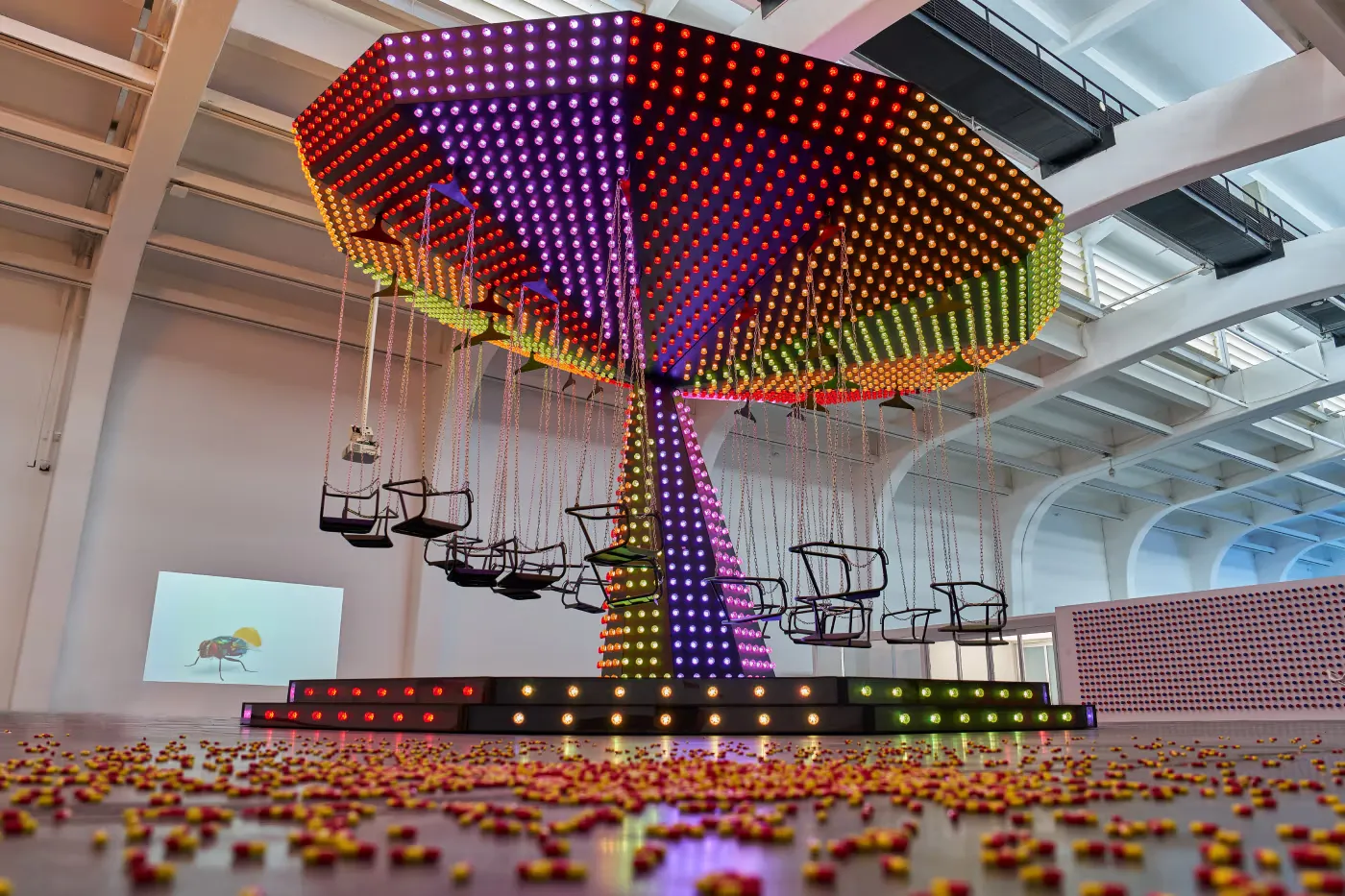 Carsten Höller 将 UCCA Beijing 划分为两个平行的彩色与黑白世界