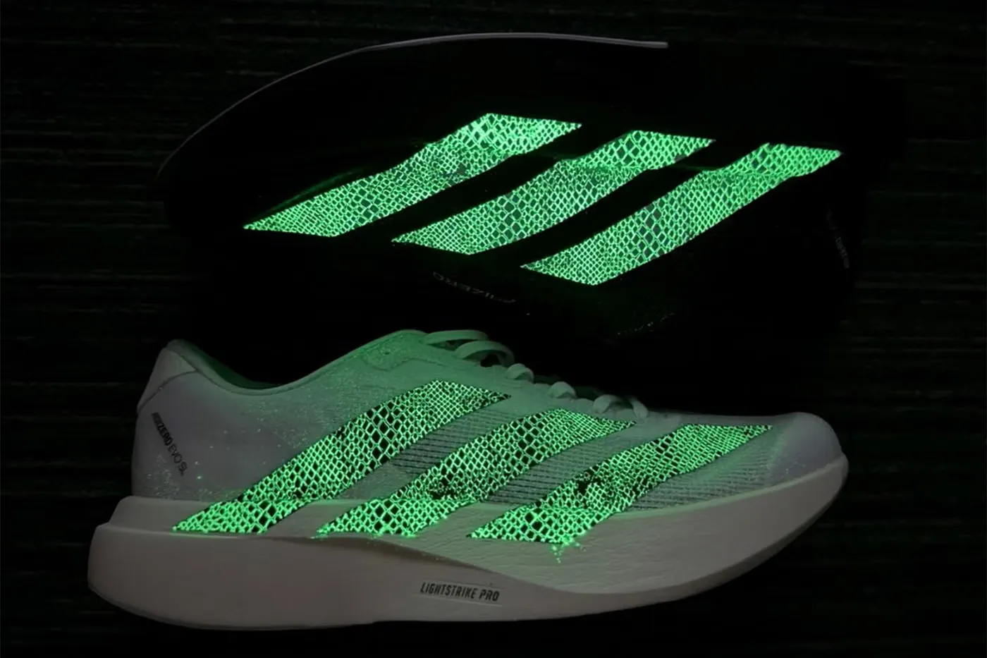 atmos 为 adidas Adizero Evo SL 鞋款注入夜光涂层
