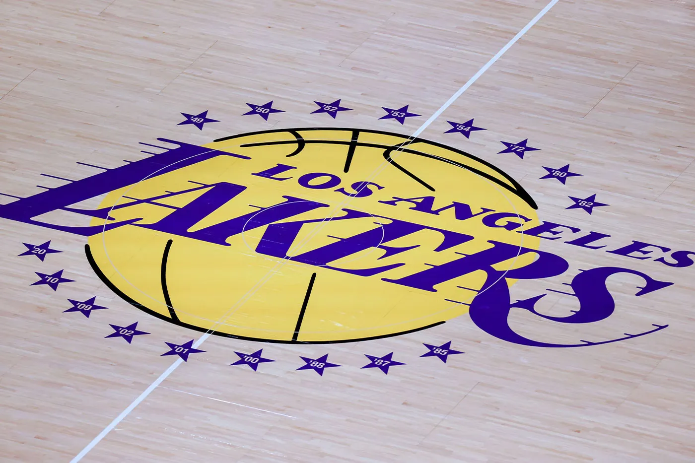 Josh Kushner 与 Bob Iger 将以 125 亿美元收购 Los Angeles Lakers