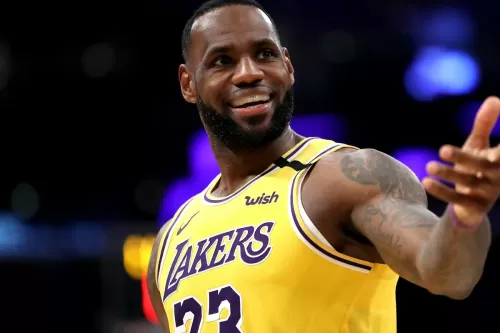 疑似触发健康安全协议？NBA 官方宣布 LeBron James 无需停赛