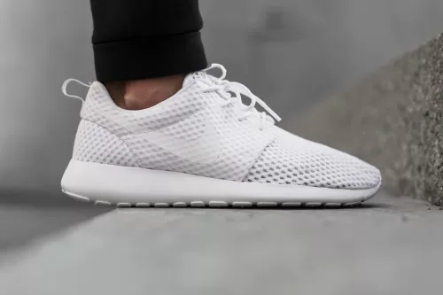 曾经的国民鞋款 Nike Roshe Run 即将回归发售