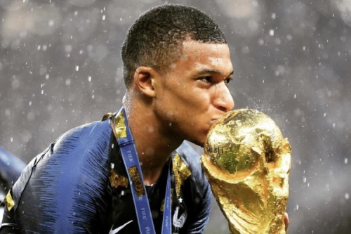 2018 世界杯－法国队人气前锋 Kylian Mbappe 夺最佳年轻球员奖