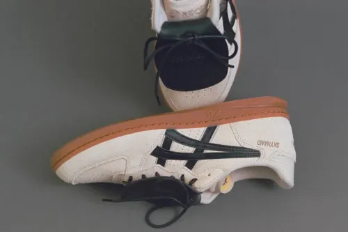 SOSHIOTSUKI × ASICS SKYHAND OG 联名鞋款全球限量仅 50 双