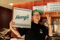 VERDY 的 Henry's Pizza × été 快闪店限定 T-Shirt 系列登场