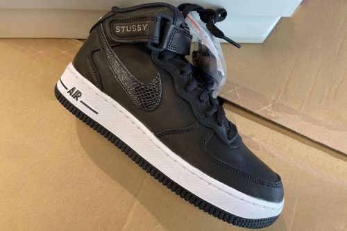 Stüssy × Nike Air Force 1 Mid「Black」联名鞋款细节谍照曝光