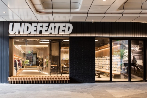 走进 UNDEFEATED 全新上海直营门店