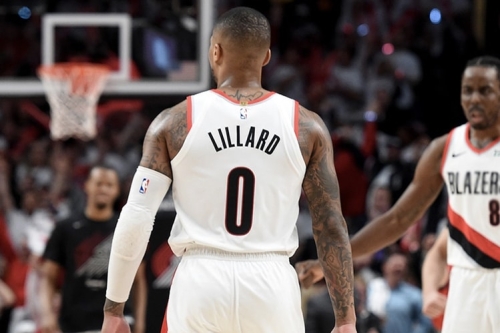 Damian Lillard 与 Paul George、Patrick Beverley 赛后于网上发生激烈口角