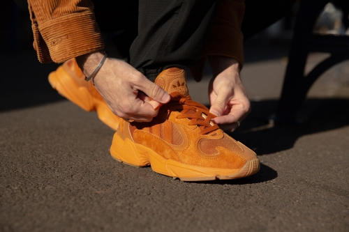 size? 独占 adidas Originals Yung-1 全新「Craft Ochre」配色鞋款