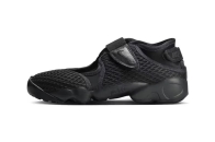 Nike Air Rift 推出全新升级版配色「Black Mesh」鞋款