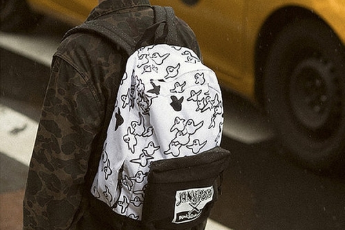 JanSport × Mark Gonzales 推出传奇滑手之联名包款