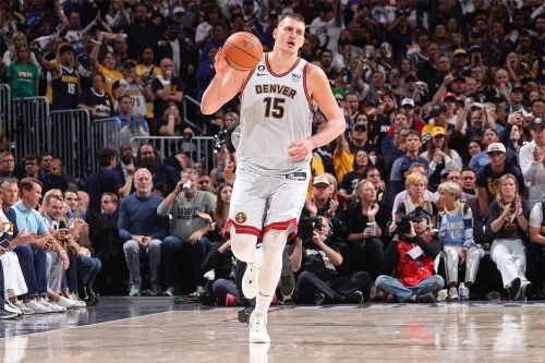 4 年内第 3 座！ Nikola Jokic 获选 2023-24 赛季年度最有价值球员