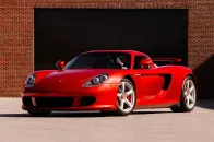 罕见 Porsche Carrera GT 换上 Ferrari「Rosso Fuoco」红色车漆，即将拍卖