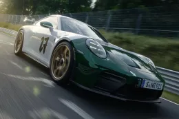 Porsche 为 911 GT3 100 Jahre Nürburgring 换上「Green Hell」赛车涂装