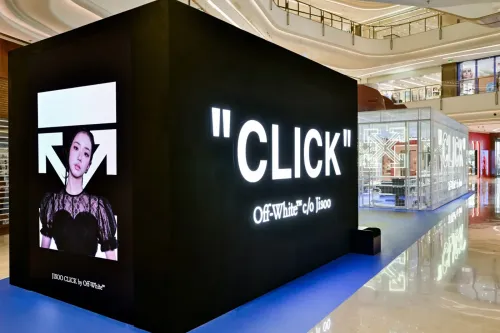 Off-White™ 携手 JISOO 推出「CLICK」联名系列并于南京 JLC 金陵中环打造限时快闪空间