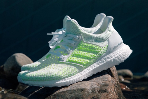 adidas UltraBOOST Clima 全新「Deep Sea Glow」别注配色鞋款上架