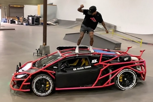 观赏 Nyjah Huston 在一辆 Lamborghini Huracán 上滑行