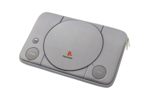 PlayStation 将 1994 初代主机变成可放手提电脑与平板的软垫收纳包