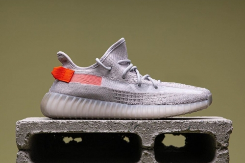 率先近赏 YEEZY BOOST 350 V2「Tailgate」配色实鞋图辑