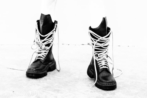 Dr. Martens × Rick Owens 最新联名鞋款登场