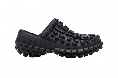 Balenciaga 全新鞋款「Defender Extreme Tire Tread Clogs」正式登场