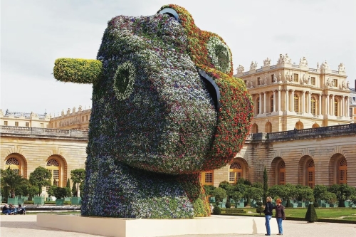 高达 37 英尺！Jeff Koons「Split-Rocker」确定永久进驻 LACMA，2026 年正式对外开放